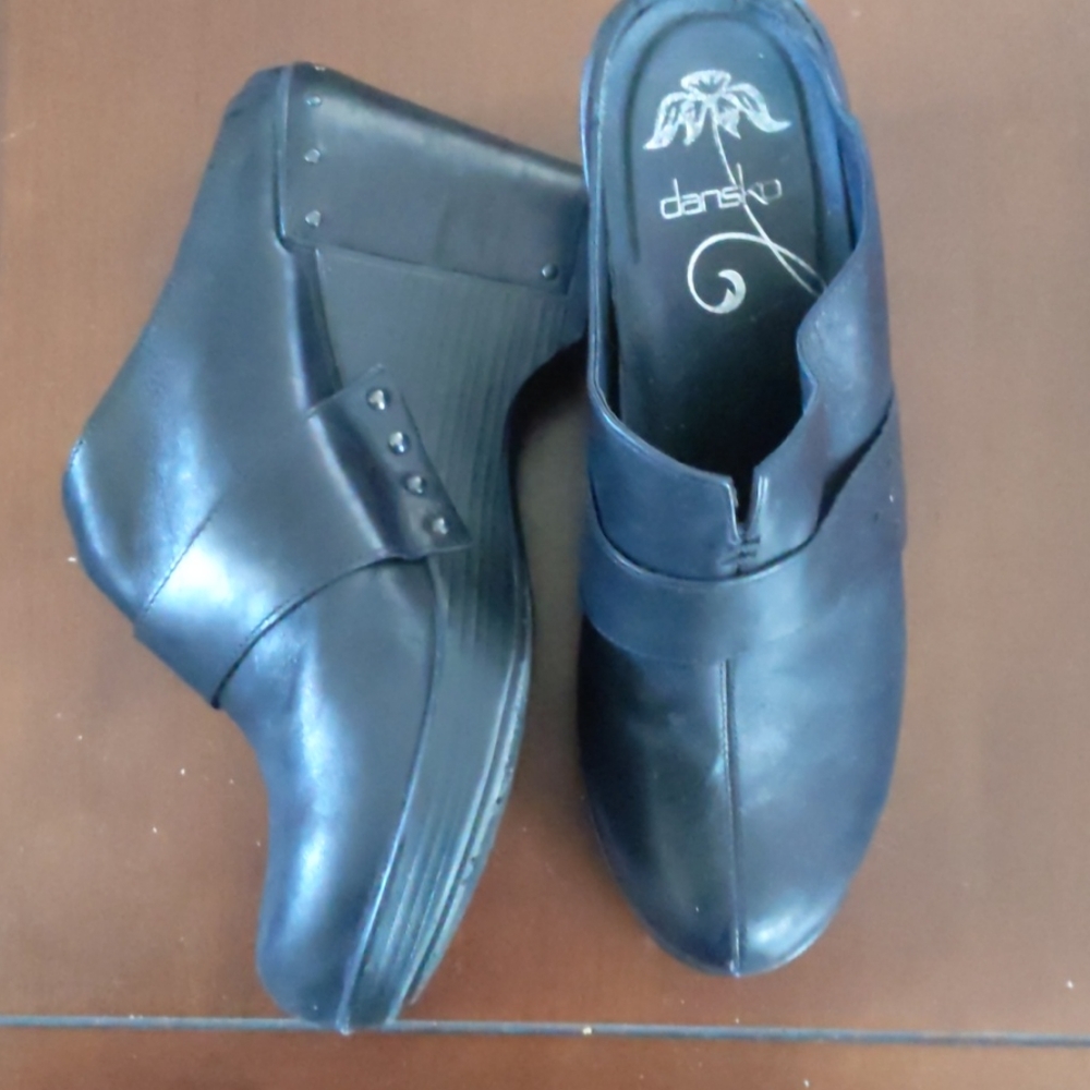Black Dansko heeled Clogs - Picture 2 of 2